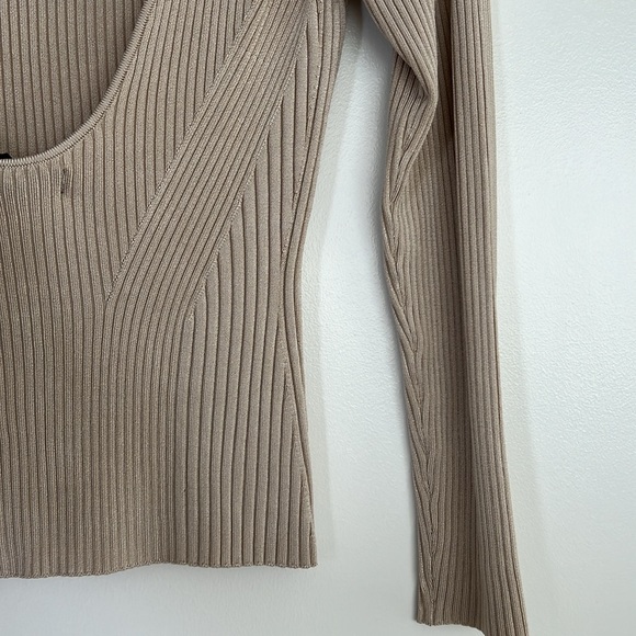 Banana Republic scoop back sweater - Picture 6 of 10
